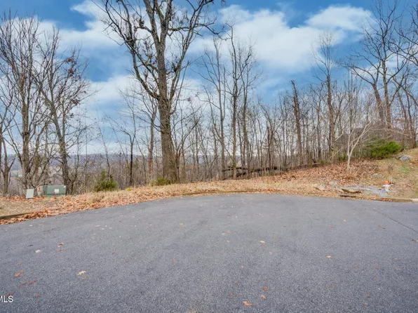 623 Robert Ct, Johnson City, TN 37601