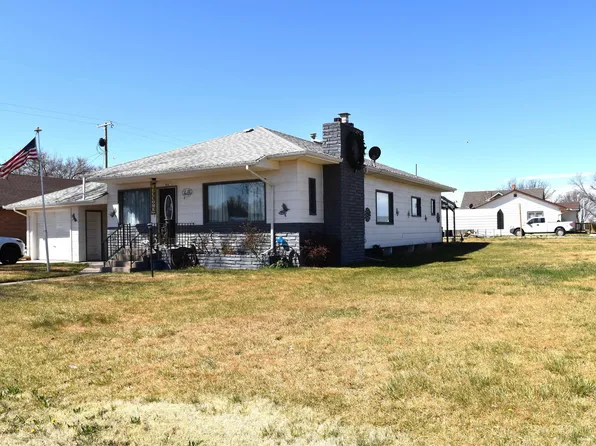 304 S Rich St, Bird City, KS 67731