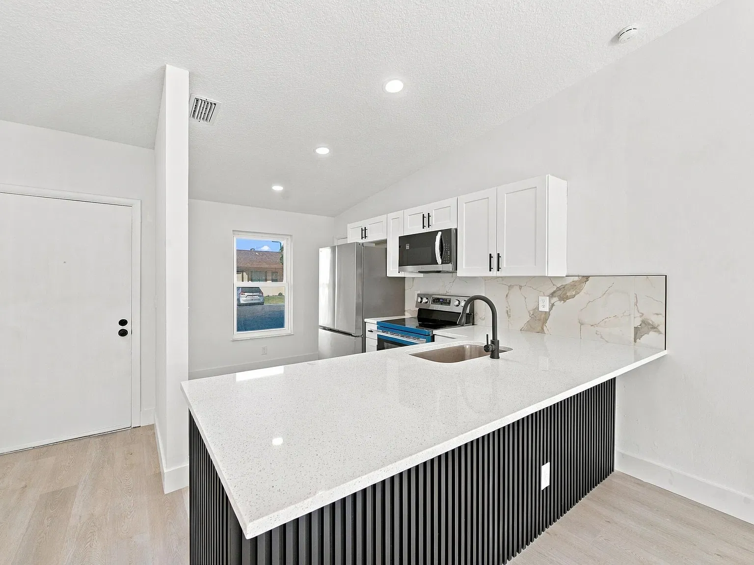 2 bed, 2.0 bath, 948 sqft, $2,500 — Photo 4