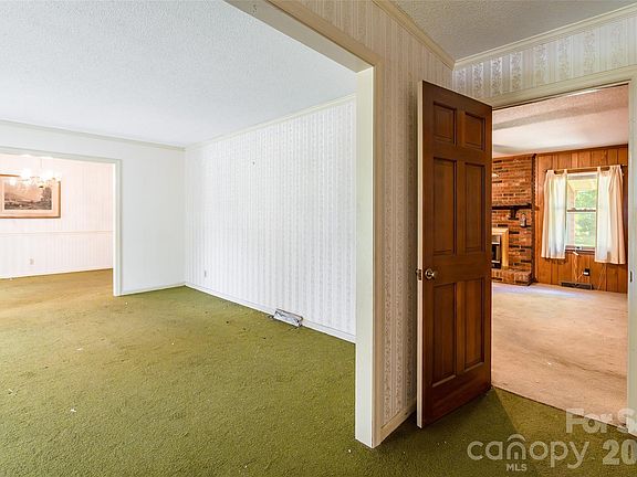 4th image of 2506 Colebrook Dr