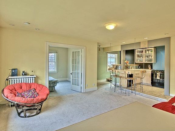 4th image of 4725 15th Ave NE APT 31
