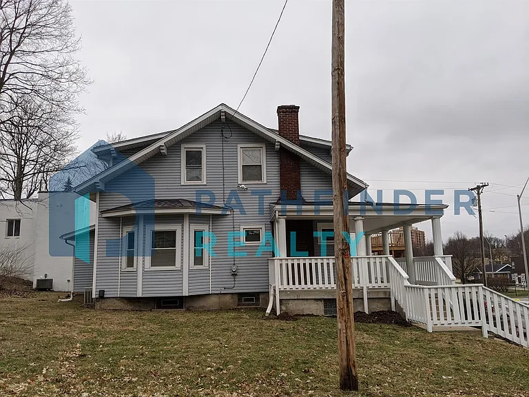 2443 S Dixie Dr — Photo 1