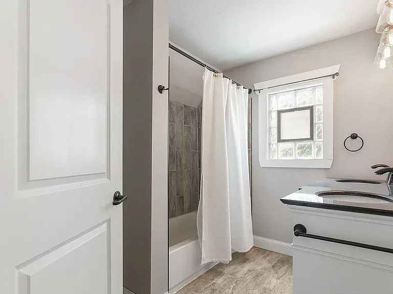 408 Van Raalte Ave — Photo 14