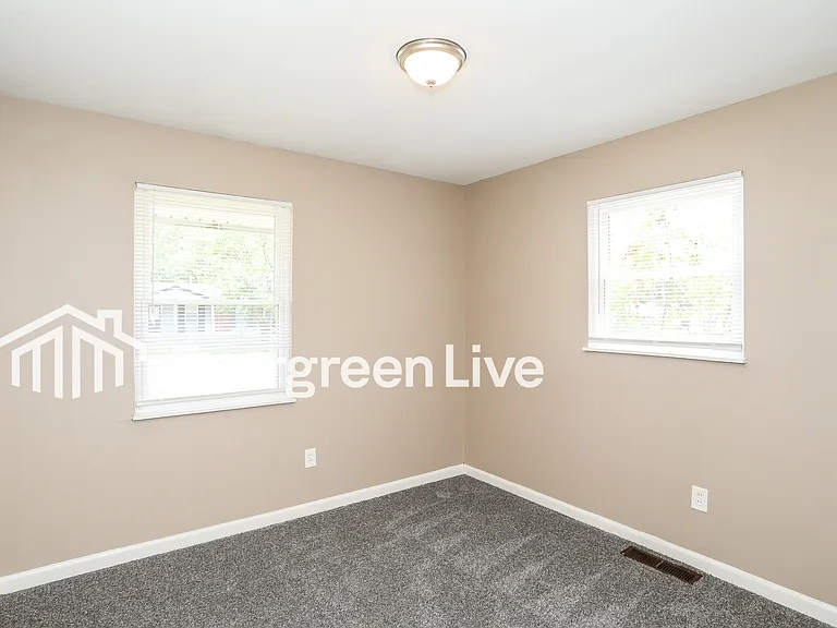 1915 Lotushill Dr — Photo 7