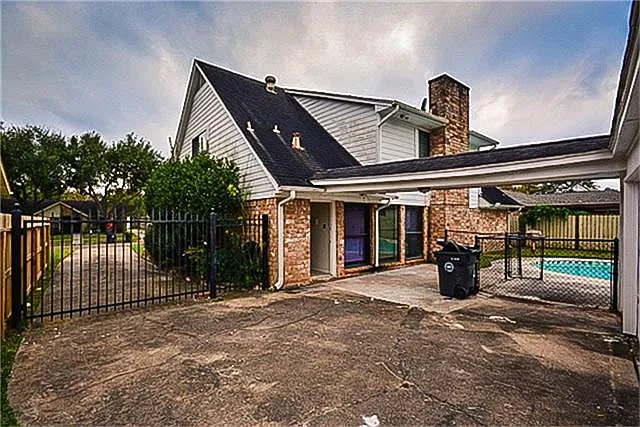 2814 Field Line Dr — Photo 32
