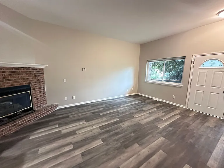 817-831 Jana Ln — Photo 3