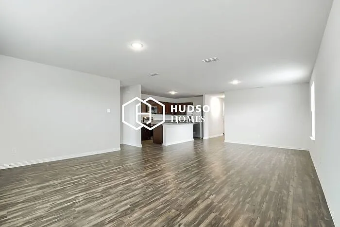 4 bed, 2.0 bath, 1788 sqft, $1,575 — Photo 3