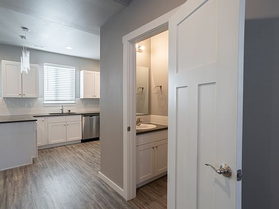 4th image of 924 S Division St APT 116