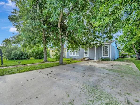 1214 W 6th St, Freeport, TX 77541