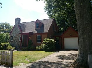 65 Leland Rd, Chestnut Hill, MA 02467