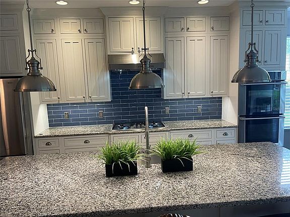 3rd image of 8483 Idlewood Ct