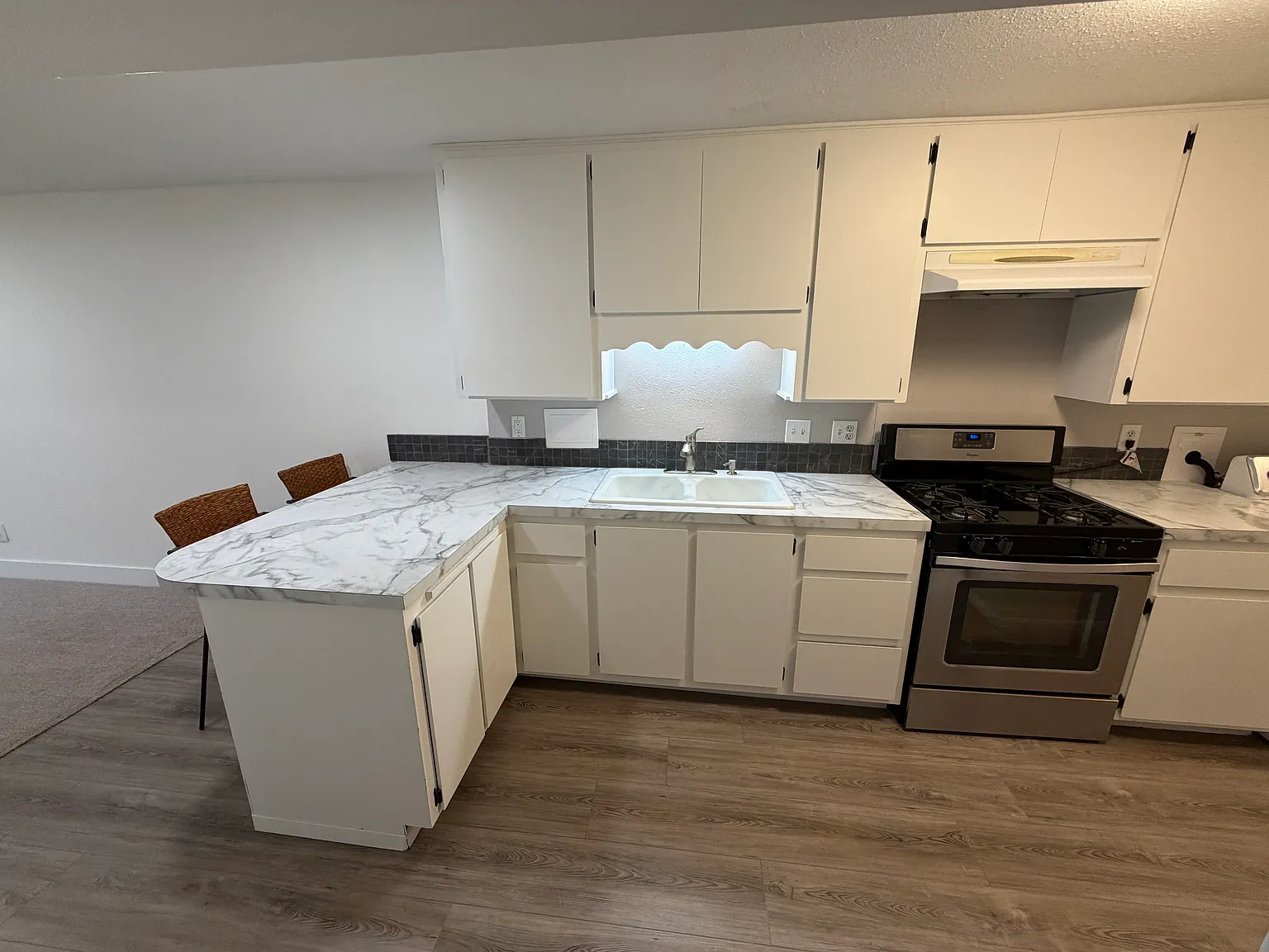 2 bed, 1076 sqft, $1,600 — Photo 4