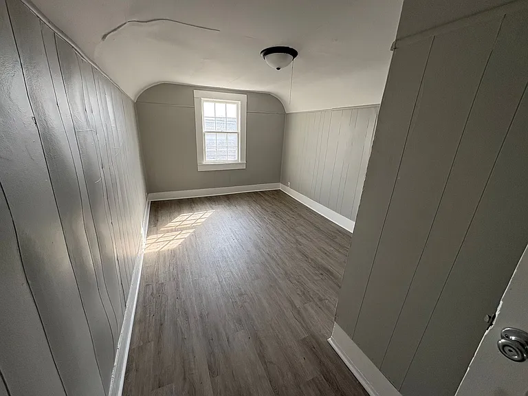 611 E Main St — Photo 7