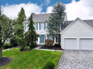 3 Raintree Dr, Sicklerville, NJ 08081