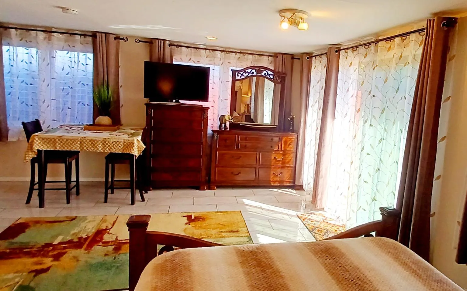 Studio, 350 sqft, $2,100 — Photo 3