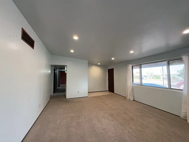 189 E James Dr — Photo 4