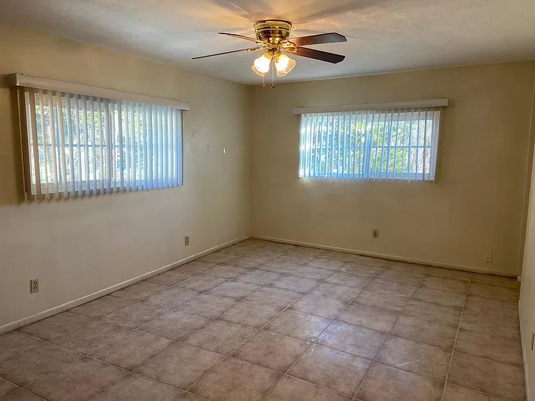 Hilltop Dr — Photo 20