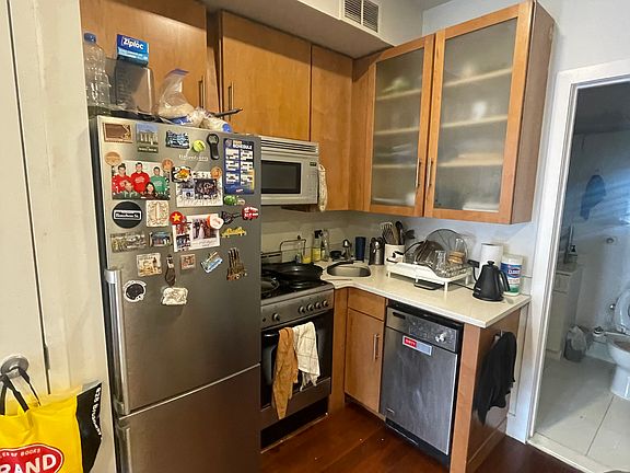 4th image of 120 Saint Marks Pl APT 5F