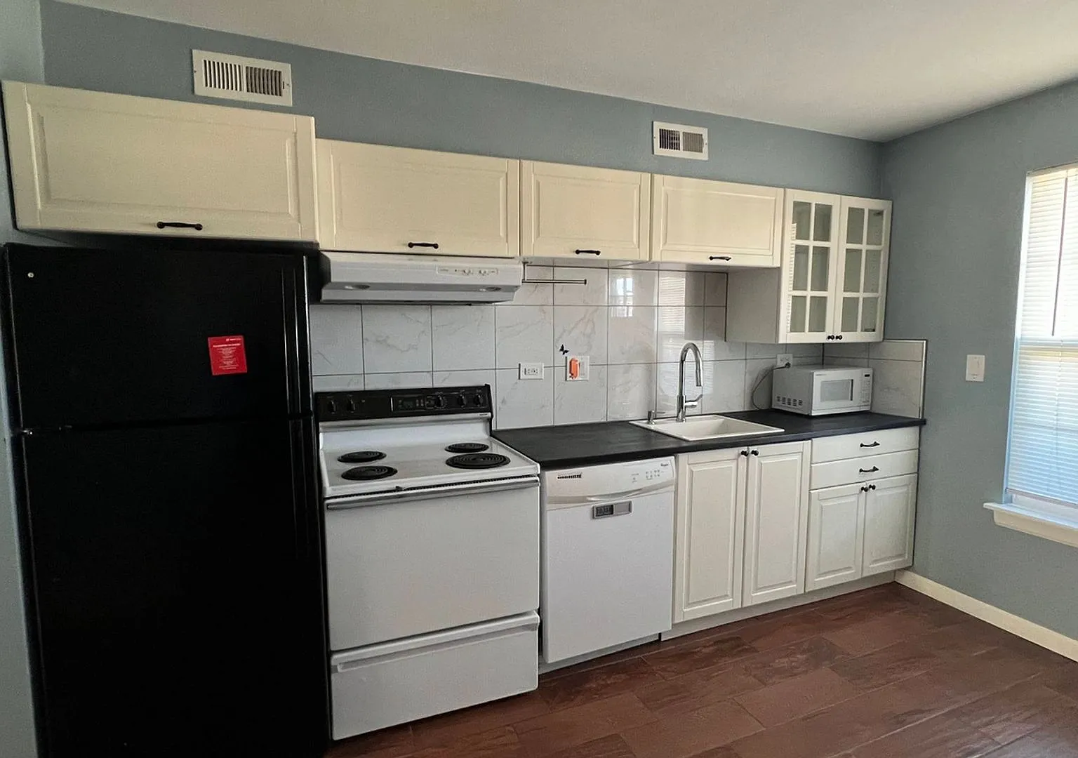 Convenient Denver 2-Bed Condo Near Walmart, Cherry Creek & I-25 — Photo 4