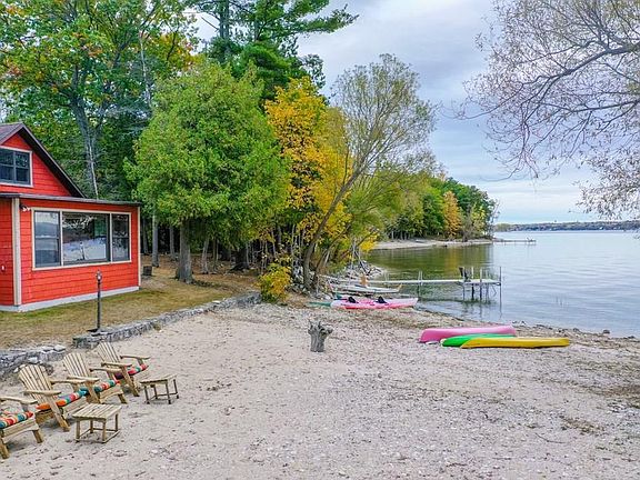 3rd image of 3973 Bay Shore Dr