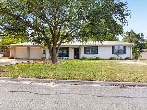 3rd image of 807 W Elizabeth Dr