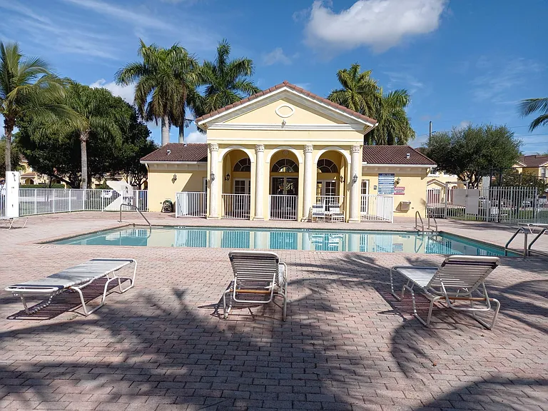 886 SW 149th Ct — Photo 34
