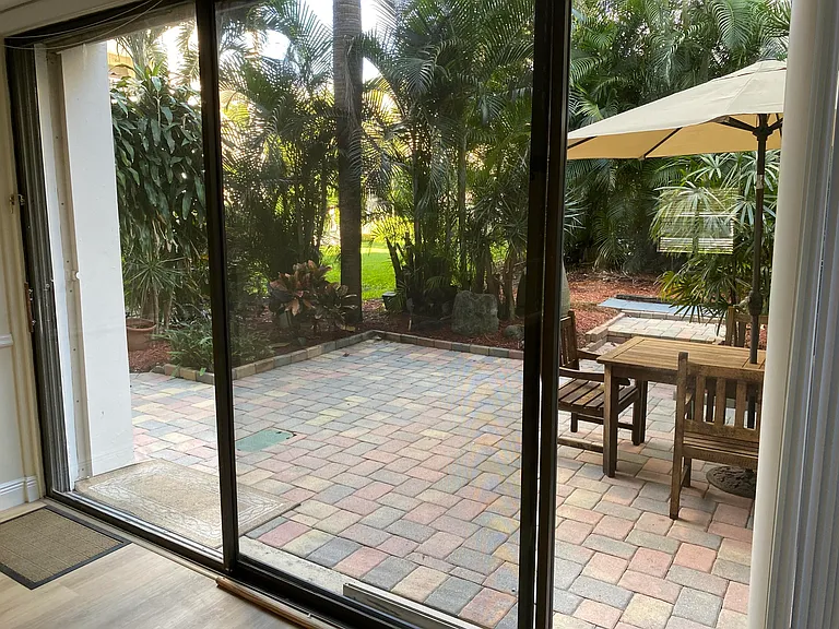 501 SW 11th Pl #106 — Photo 36