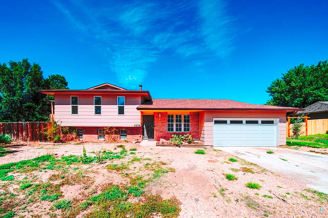 5 bed, 2216 sqft, $2,350 — Photo 1