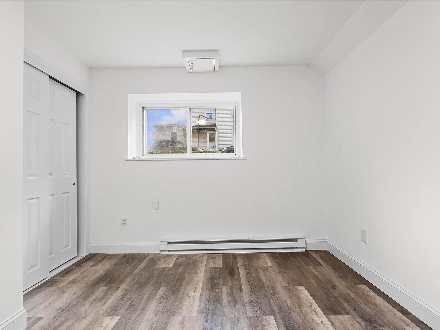2 bed, 996 sqft, $1,900 — Photo 1