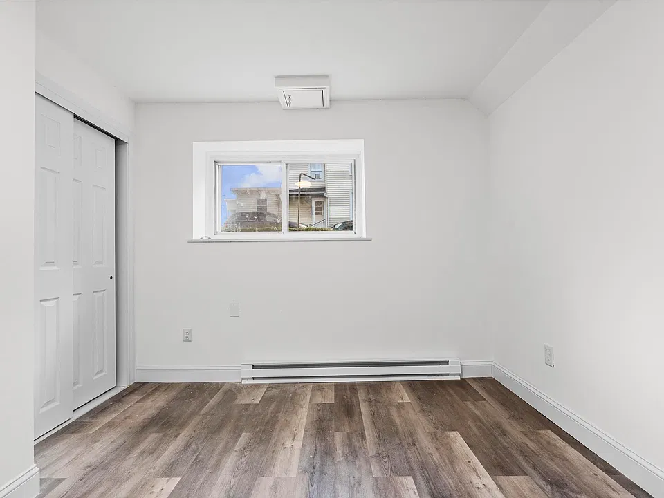 28 Coen St #BASEMENT
