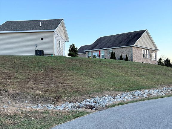 4th image of 50 Bradford Dr