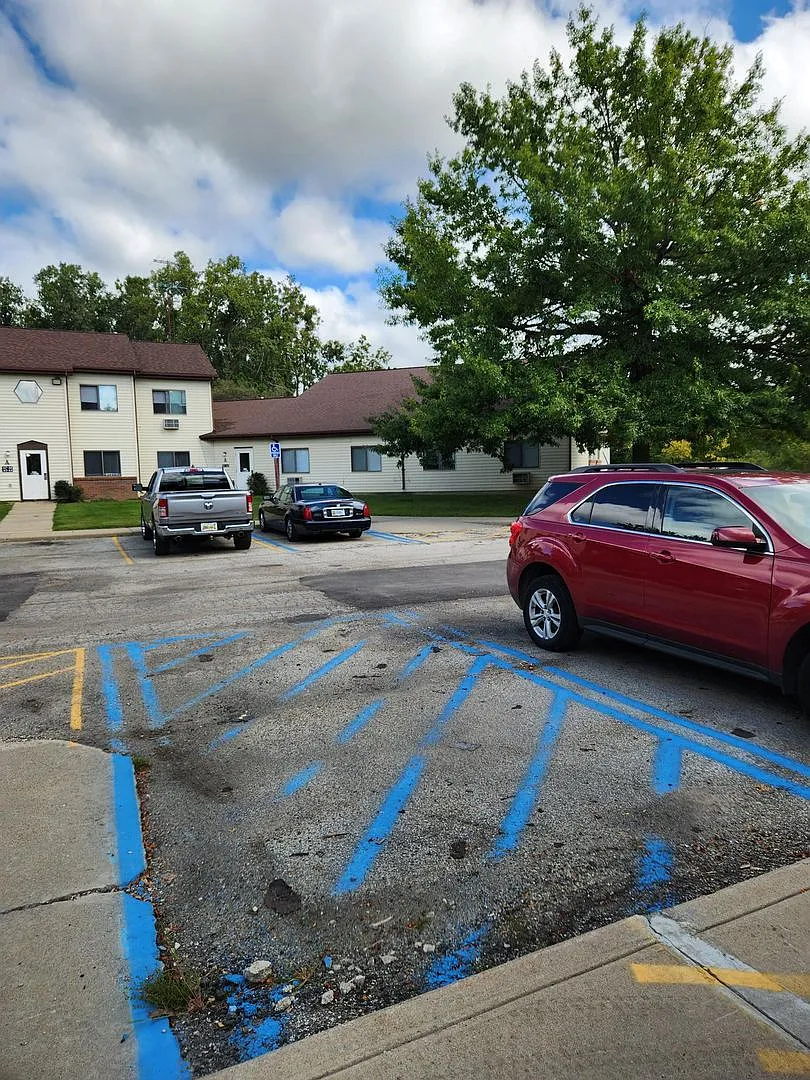 Rolling Meadows Apartments — Photo 3