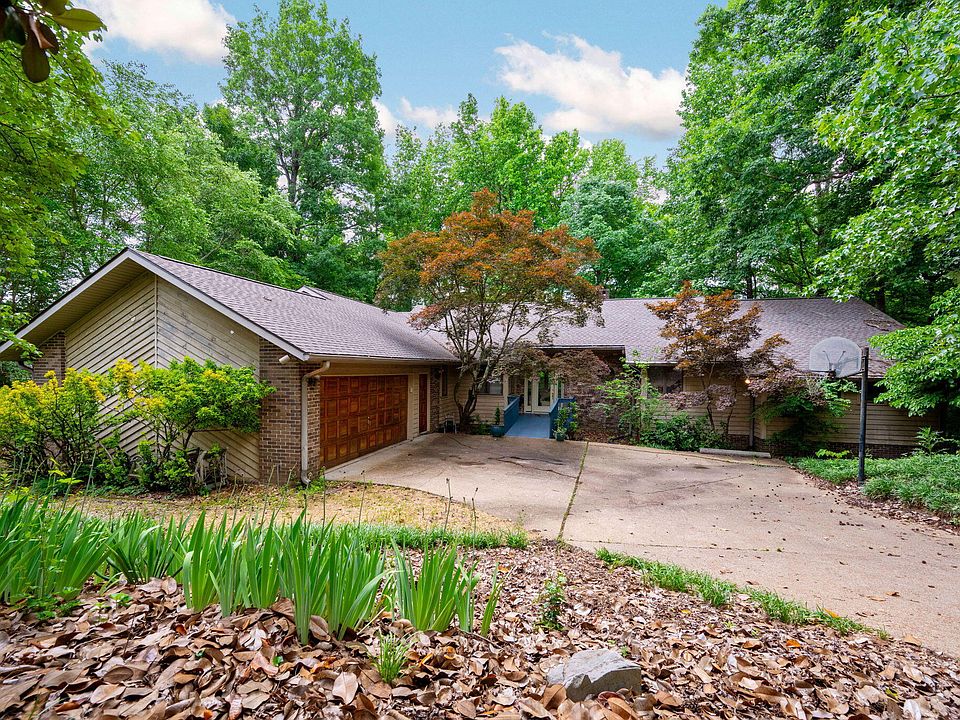 1st image of 620 Stonebrook Dr