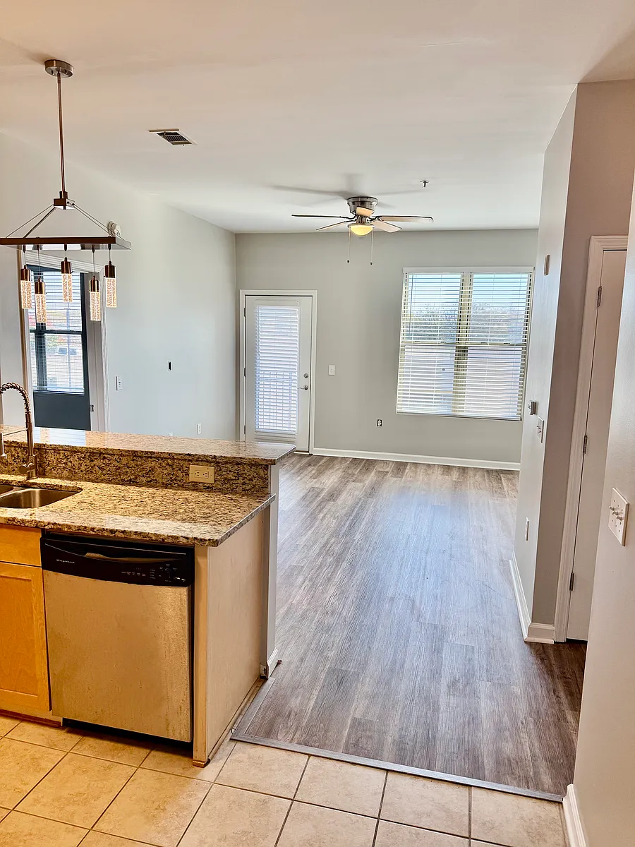 Building Photo - 870 Mayson Turner Rd NW #1421
