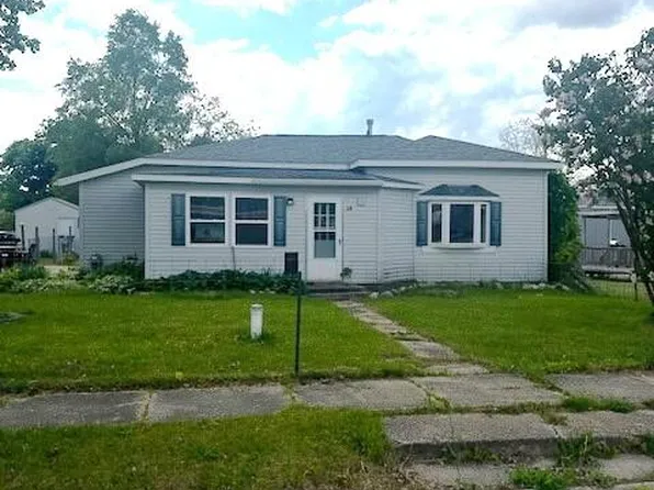 324 4th St, Blanchard, MI 49310