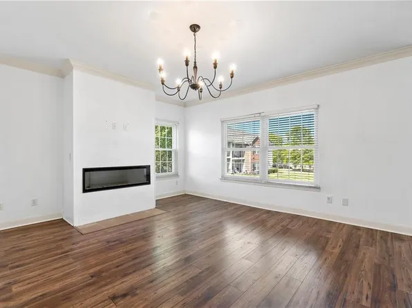 11619 Tomahawk Creek Pkwy APT B, Leawood, KS 66211