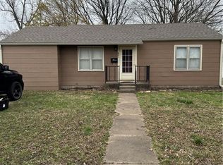 621 N 2nd St, Burlington, KS 66839
