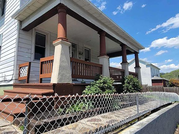 4th image of 202 Wood St