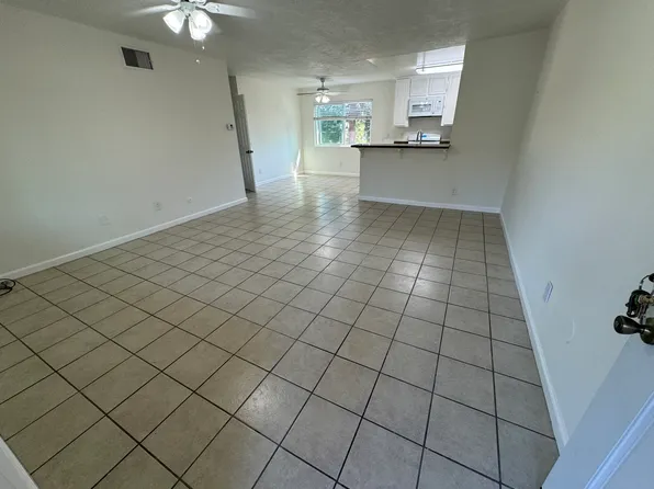 1040C Cabrillo Park Dr APT B, Santa Ana, CA 92701