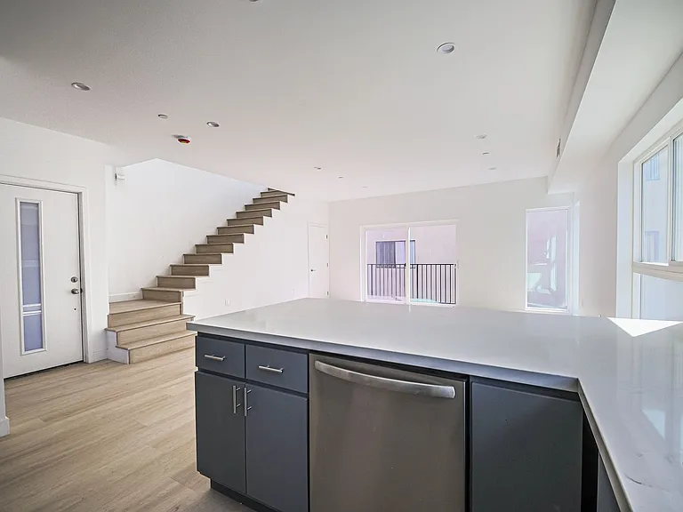 Luxury 2026 Townhomes with Massive Bedrooms + Decks with Views — Photo 73
