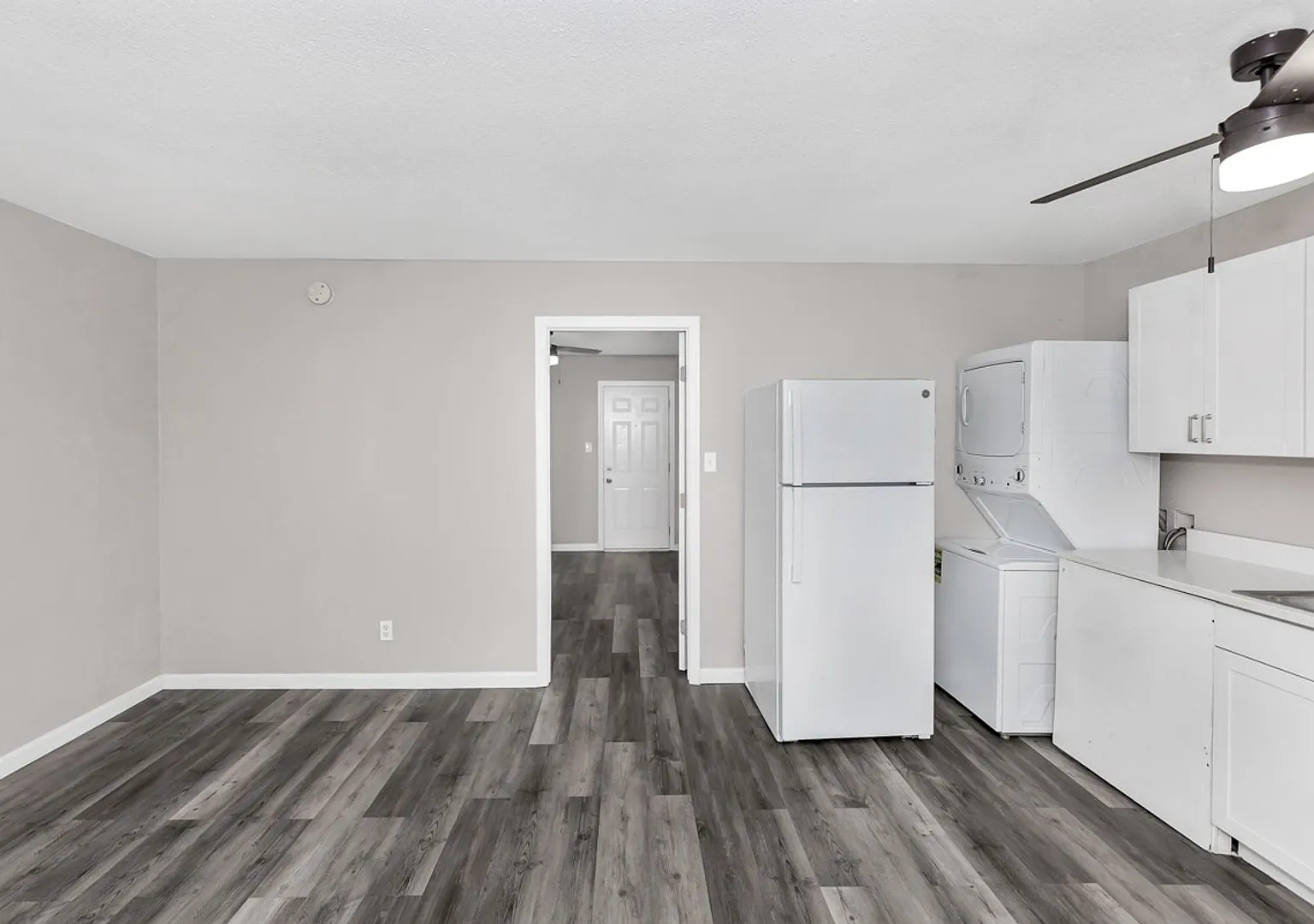 Under New Management - 1 Bedroom Apartment in Five Points — Photo 2