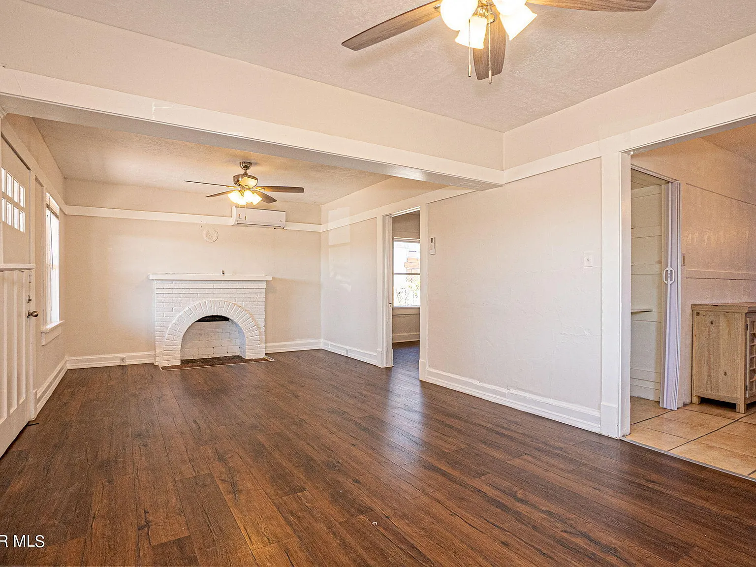2 bed, 1.0 bath, 936 sqft, $1,000 — Photo 4