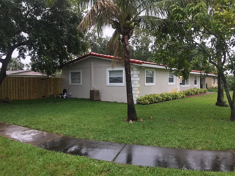 4650 NW 5th St — Photo 3