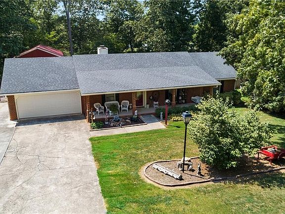 2nd image of 104 Westwood Dr