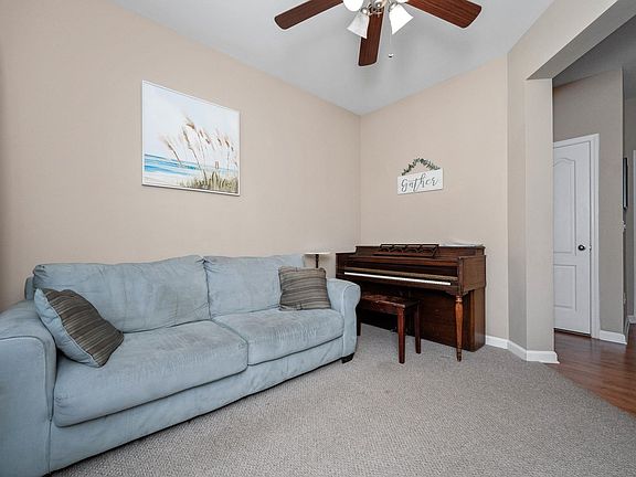4th image of 6 Wild Meadow Dr