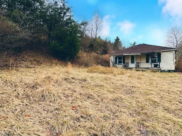 729 Valley Rd, Pulaski, VA 24301