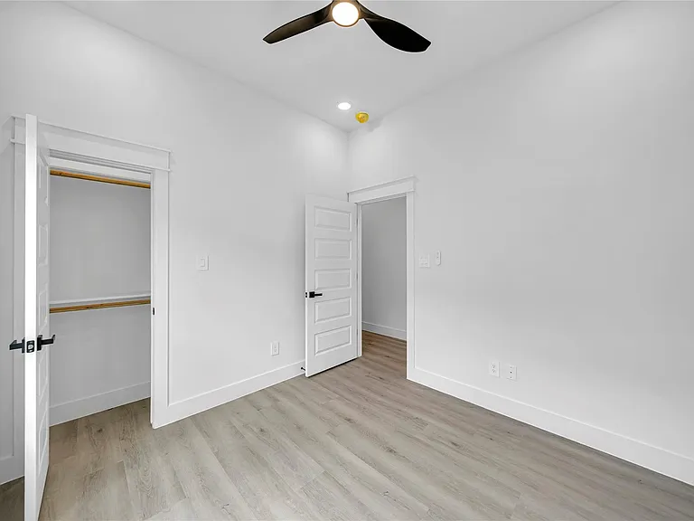 4834 Higgins St #B — Photo 20