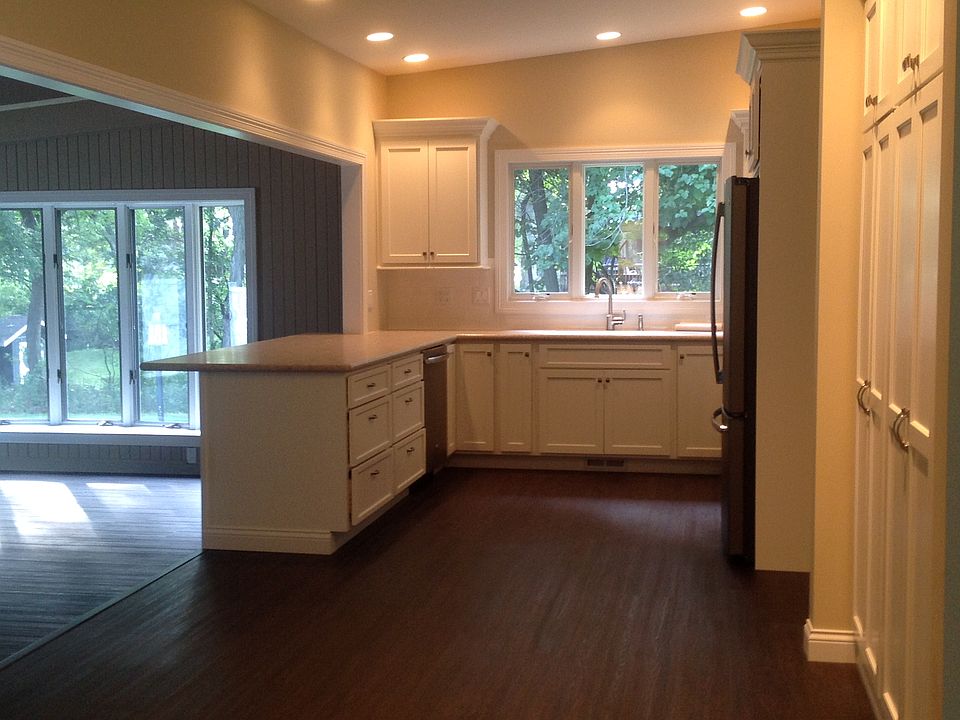 2nd image of 43 Castle Coombe Dr