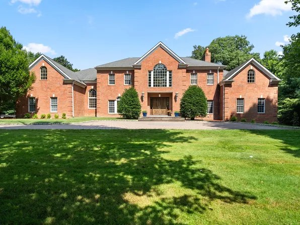 1 Tatem Way, Old Westbury, NY 11568