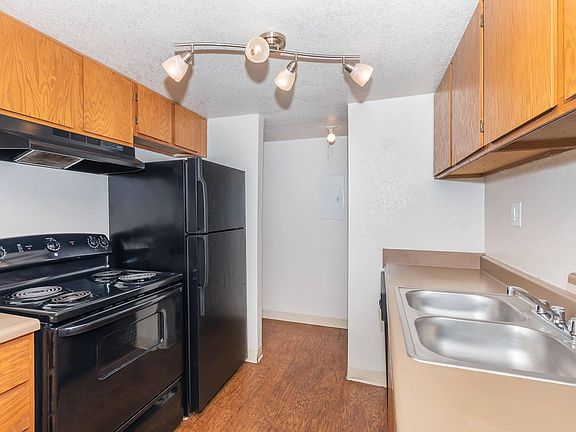 5th image of 1502 E Lindsey St #240